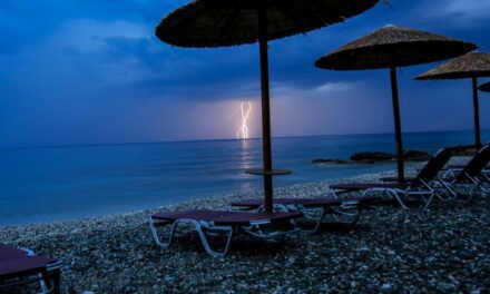 Τραγωδία στη Χαλκιδική: 13χρονη έχασε τη ζωή της από κεραυνό, μπροστά στα μάτια της μητέρας της