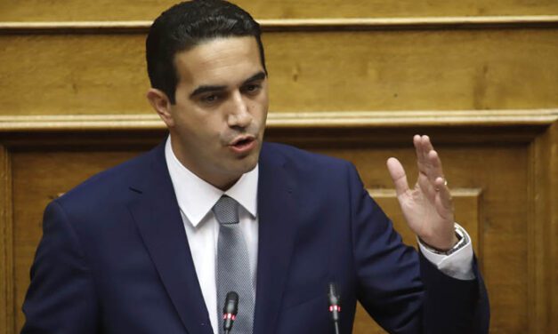 Ο Μ. Κατρίνης υπέβαλε την παραίτηση του από την θέση του κυβερνητικού εκπροσώπου προς τον πρόεδρο του ΠΑΣΟΚ Νίκο Ανδρουλάκη για την επικείμενη υποψηφιότητά του για την ηγεσία στο ΠΑΣΟΚ.