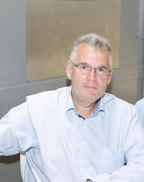 Ο Νίκος Γρηγοριάδης, πρόεδρος Εμπορικού Συλλόγου μιλάει για τις εκπτώσεις, τα νέα γραφεία, το Εμπορικό Κέντρο της πόλης, οι παρεμβάσεις που πρέπει να γίνουν και φυσικά οι εκλογές στο Επιμελητήριο.