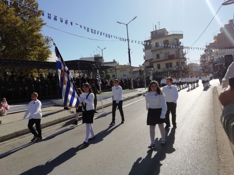 ΕΚΦΩΝΗΤΡΙΑ ΠΑΡΕΛΑΣΗΣ: Δεν τόχεις που δεν τόχεις, ρίξε μια ματιά στο κείμενο πριν το εκφωνήσεις