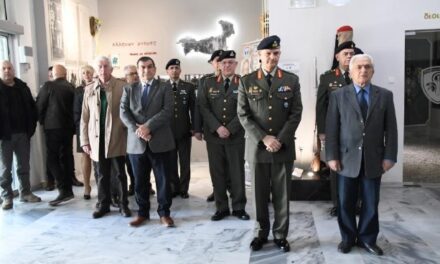 Δώρισε την στολή του Ιππικού στο ΔΣΣ και μπήκε σε προθήκη στην είσοδο της Λέσχης Αξιωματικών.