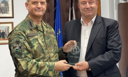 Τον νέο Διοικητή του Δ’ Σώματος Στρατού (Δ’ ΣΣ), Αντιστράτηγο Παναγιώτη Καβιδόπουλο υποδέχθηκε τη Δευτέρα  31 Μαρτίου 2025,  ο Δήμαρχος Τοπείρου κ. Μίχογλου Θωμάς, στο πλαίσιο Εθιμοτυπικής Επίσκεψης.