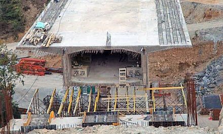 Οι Βούλγαροι απειλούν να σπάσουν τον φράχτη στο Ρουντοζέμ