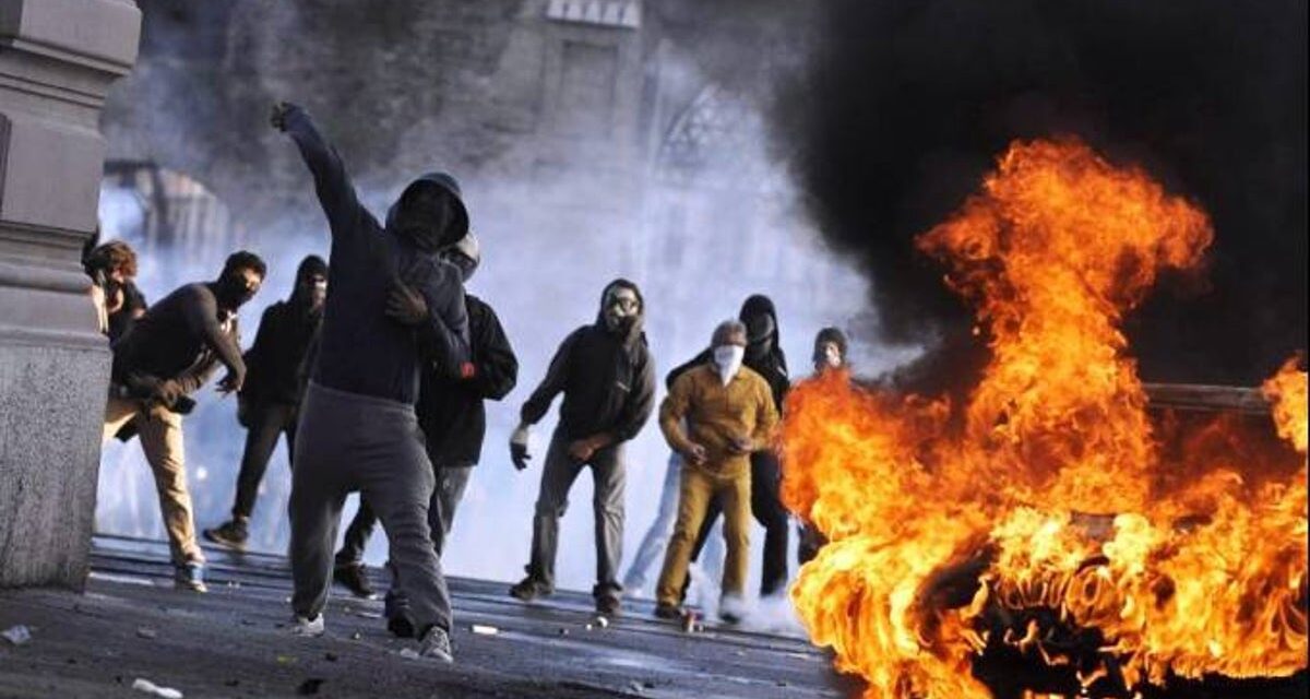 ΠΑΡΑΠΟΛΙΤΙΚΑ – ΤΑ ΙΔΙΑ ΠΑΝΤΕΛΑΚΗ ΜΟΥ ΤΑ ΙΔΙΑ ΠΑΝΤΕΛΗ ΜΟΥ  – ΕΠΙΘΕΣΗ ΣΤΗΝ ΝΟΜΙΚΗ