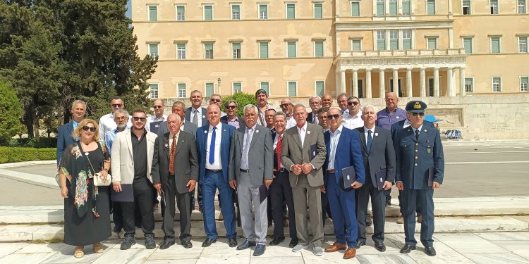 ΒΡΑΒΕΥΣΕΙΣ ΕΘΕΛΟΝΤΩΝ ΑΙΜΟΔΟΤΩΝ (ΚΑΙ ΞΑΝΘΙΩΤΩΝ) ΑΠΟ ΤΗ ΒΟΥΛΗ ΤΩΝ ΕΛΛΗΝΩΝ