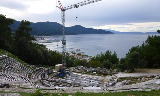 Συνεχίζεται η Αποκατάσταση του Αρχαίου Θεάτρου Θάσου με Νέα Χρηματοδότηση από την Περιφέρεια ΑΜΘ