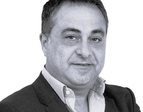 Η ΔΕΥΑΞ ασφαλτοστρώνει τα σημεία που το δίκτυο είχε βλάβη και επιδιορθώθηκε