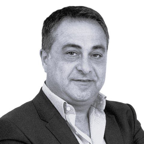 Η ΔΕΥΑΞ ασφαλτοστρώνει τα σημεία που το δίκτυο είχε βλάβη και επιδιορθώθηκε