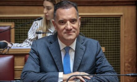 Ο κόσμος πεθαίνει στα  νοσοκομεία το «βραχιολάκι» του Άδωνι μας έλειπε