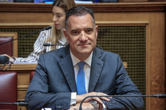 Ο κόσμος πεθαίνει στα  νοσοκομεία το «βραχιολάκι» του Άδωνι μας έλειπε