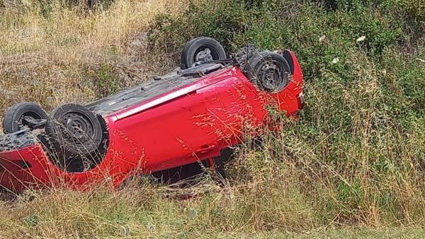 Αναποδογυρισμένο όχημα κοντά στο Α.Τ. Νέας Περάμου προκαλεί ερωτήματα