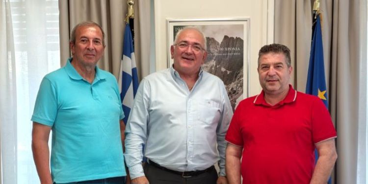 Ο Χ. Ευστρατίου πήρε “σβάρνα” τα υπουργεία.
