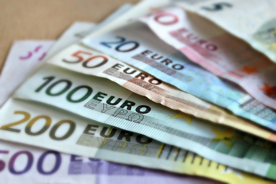ΕΝΑΣ ΣΤΟΥΣ ΔΥΟ ΦΟΡΟΛΟΓΟΥΜΕΝΟΥΣ ΕΙΝΑΙ ΛΗΞΙΠΡΟΘΕΣΜΟΣ ΟΦΕΙΛΕΤΗΣ ΠΡΟΣ ΤΟ ΔΗΜΟΣΙΟ