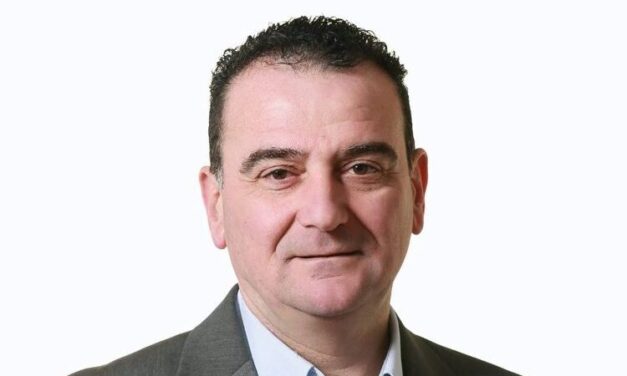 Χατζηαντωνίου: Γεράκια για να σκοτώσουν τα  περιστέρια στην πλατεία;