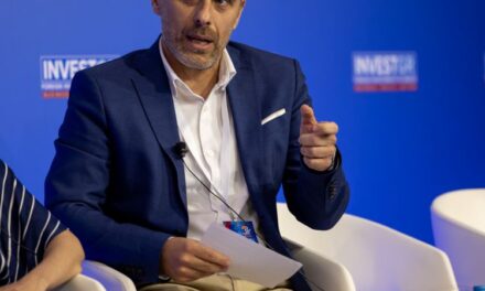 Η JTI στο 8ο InvestGR Forum