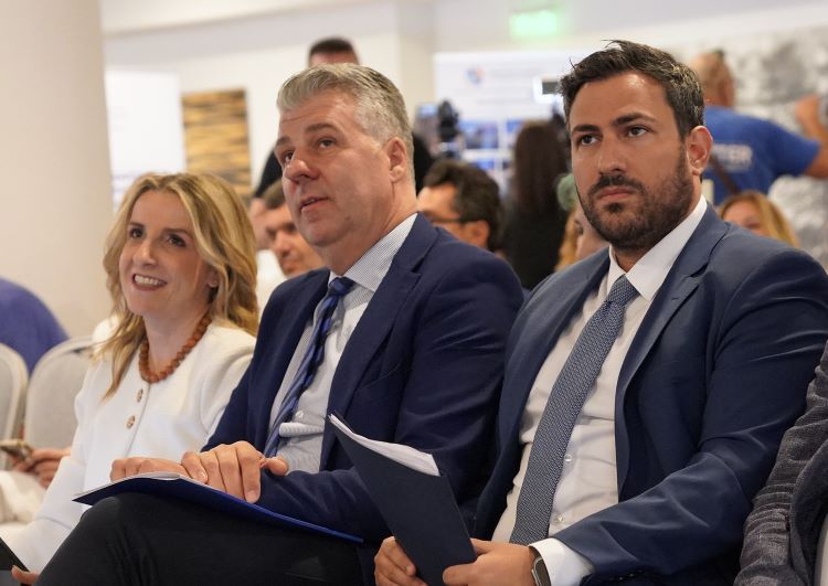 Σημαντικές οι επιδόσεις της ΠΑΜΘ στο ΕΣΠΑ, αλλά και σημαντικό γεγονός η συμμετοχή της στα κέντρα αποφάσεων της Ε.Ε., τόνισε ο Περιφερειάρχης κ. Χριστόδουλος Τοψίδης στη Διημερίδα  «ΕΣΠΑ: ΕΥΚΑΙΡΙΕΣ ΑΝΑΠΤΥΞΗΣ ΚΑΙ ΣΤΗΡΙΞΗ ΤΗΣ ΤΟΠΙΚΗΣ ΚΟΙΝΩΝΙΑΣ» στην Καβάλα