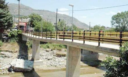 ΑΑΔΕ δύο 250άρια σε χιλιάδες ευρώ πρόστιμο σε δύο μπακάλικα στα Κιμέρια. Σαφώς και θέλει κλειστά τα μπακάλικα και τα μικρομάγαζα η κυβέρνηση. Στέλνει τους «Πραιτωριανούς» και όποιον πάρει ο χάρος.