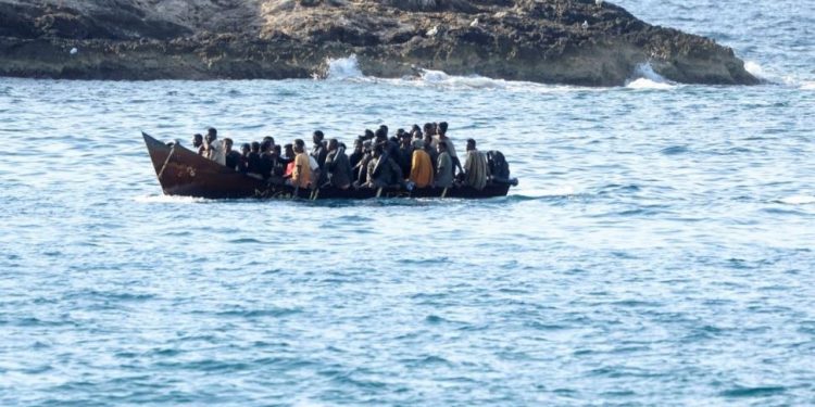 ΠΩΣ ΕΡΧΟΝΤΑΙ ΟΙ ΛΑΘΡΟΜΕΤΑΝΑΣΤΕΣ ΑΠΟ ΤΗΝ ΛΙΒΥΗ; ΠΟΙΟΙ ΚΑΝΟΥΝ ΤΑ «ΣΤΡΑΒΑ» ΜΑΤΙΑ ΣΤΗΝ ΜΕΓΑΛΗ ΜΠΙΖΝΑ; ΠΟΙΟΙ ΔΟΥΛΕΥΟΥΝ ΤΟΝ ΕΛΛΗΝΙΚΟ ΛΑΟ;