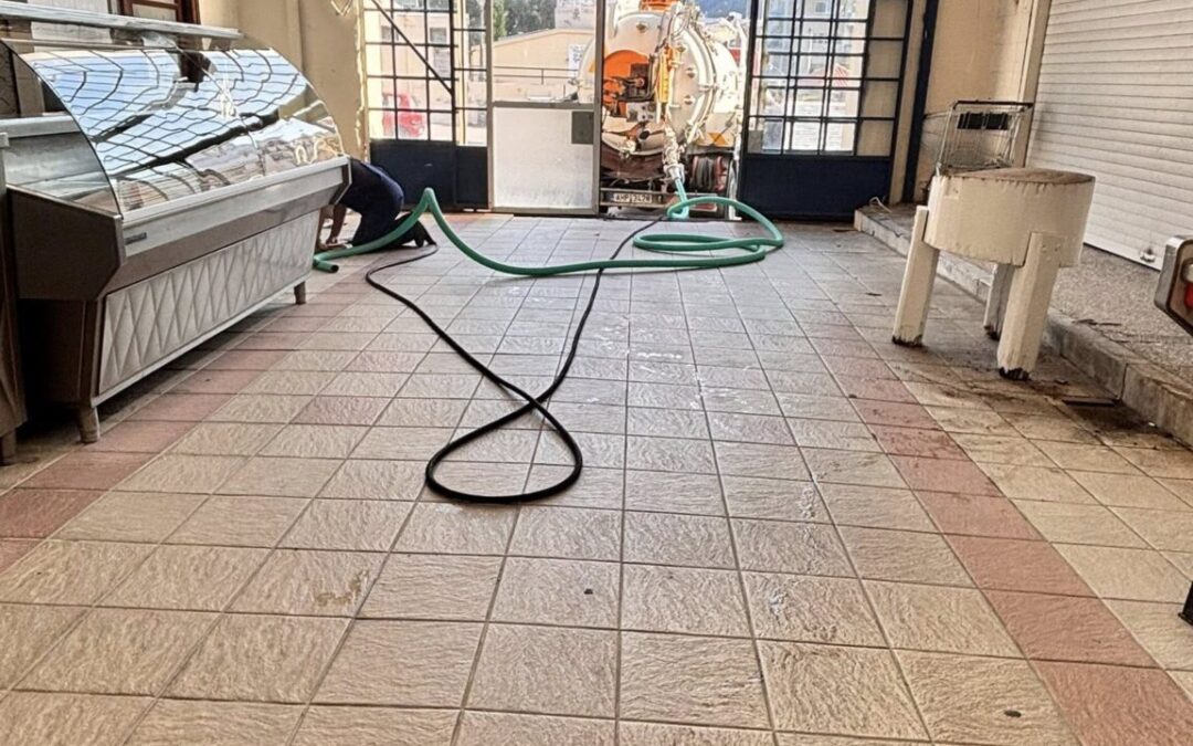 ΞΑΝΘΗ: Καθαρισμός αποχετευτικού δικτύου στη Δημοτική Αγορά από τη ΔΕΥΑΞ