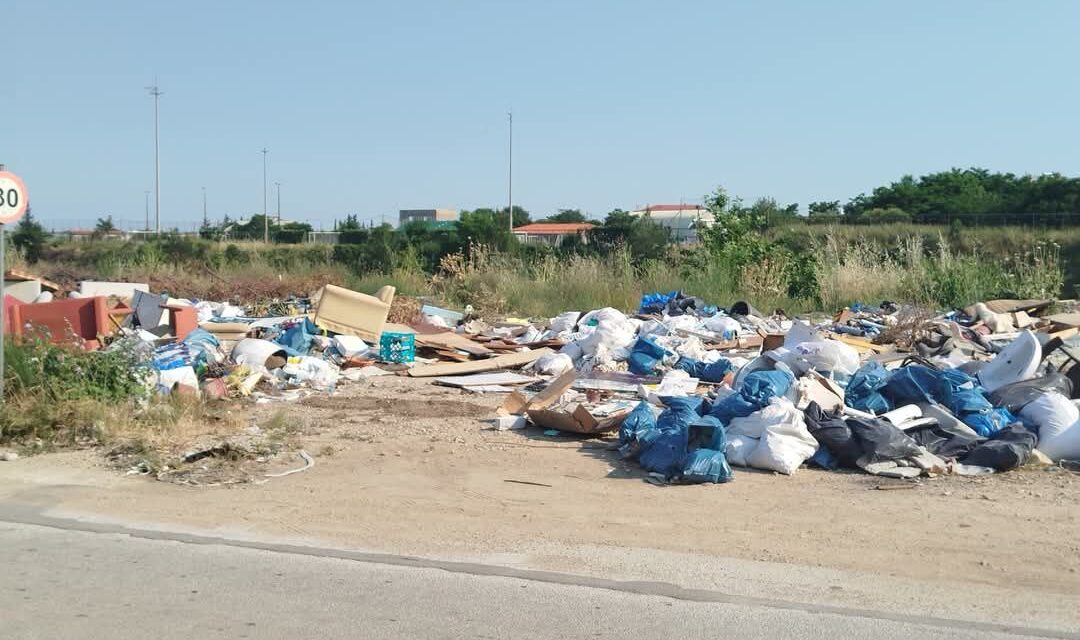 Ξάνθη: Τους έπιασαν να πετούν μπάζα δίπλα στο γήπεδο της Ασπίδας και συνελήφθησαν