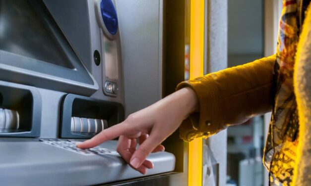 ΕΕΚΕ: ΕΞΟΡΓΙΣΤΙΚΗ ΚΕΡΔΟΣΚΟΠΙΑ ΤΗΣ ΤΡΑΠΕΖΑΣ ΠΕΙΡΑΙΩΣ ΣΕ ΒΑΡΟΣ ΤΩΝ ΚΑΤΑΝΑΛΩΤΩΝ