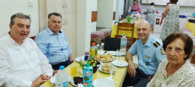 ΣΕΜΝΑ ΚΑΙ ΤΑΠΕΙΝΑ