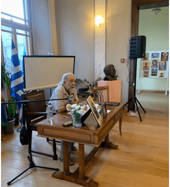 «Ο ΜΑΝΟΣ ΚΑΙ Ο ΜΙΚΗΣ ΠΕΡΙΔΙΑΒΑΙΝΟΥΝ ΤΗΝ ΠΑΛΙΑ ΠΟΛΗ»