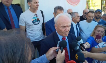 Επεισόδια στo χώρο της SEREXPO – Φυγαδεύτηκε ο Υφυπουργός Αγροτικής Ανάπτυξης