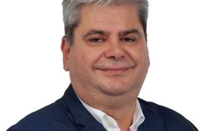 ΒΡΕ ΜΑΝΙΑ Ο ΖΕΙΜΠΕΚ, ΘΕΛΕΙ ΣΩΝΕΙ ΚΑΙ ΚΑΛΑ ΝΑ ΠΙΣΤΕΨΟΥΜΕ ΟΛΟΙ, ΟΤΙ ΕΙΝΑΙ ΒΟΥΛΕΥΤΗΣ … ΟΟΟΟΛΩΝ ΤΩΝ ΕΛΛΗΝΩΝ ΠΟΛΙΤΩΝ.  ΤΟ ΠΑΡΕΛΘΩΝ  ΕΝΟΣ ΠΟΛΙΤΙΚΟΥ ΑΝΔΡΟΣ, ΚΑΘΟΡΙΖΕΙ ΤΟ ΜΕΛΛΟΝ ΤΟΥ