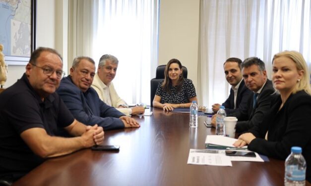 Κυβερνητικό κλιμάκιο στην Κομοτηνή-Σύσκεψη του Περιφερειάρχη ΑΜΘ με την Υπουργό Τουρισμού για τις προοπτικές τουριστικής ανάπτυξης της Π.Ε. Ροδόπης