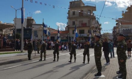 Η παρέλαση της 28ης    Οκτωβρίου τα είχε όλα. Και λεβεντιά και πολιτική αδιαφορία