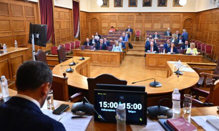 ΟΠΕΚΕΠΕ: ΤΙ ΑΛΛΟ ΘΑ ΑΚΟΥΣΟΥΜΕ; ΣΤΟ «ΚΟΛΠΟ» ΚΑΙ ΟΝΟΜΑΤΑ ΠΑΙΔΙΩΝ ΓΝΩΣΤΩΝ ΠΡΟΣΩΠΩΝ