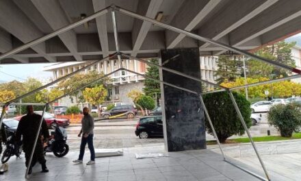 Η αντιπεριφέρεια διδάσκει πώς να στήσετε μία Στρατιωτική σκηνή σε περίπτωση εκτάκτου ανάγκης