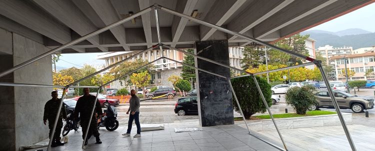 Η αντιπεριφέρεια διδάσκει πώς να στήσετε μία Στρατιωτική σκηνή σε περίπτωση εκτάκτου ανάγκης