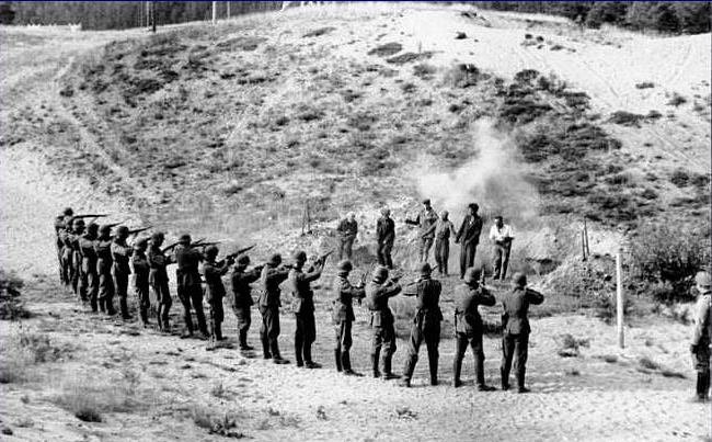 Όταν το κράτος πουλάει τις υπηρεσίες του τις πουλάει πανάκριβα και όταν είναι να αγοράσει υπηρεσίες για χάρη του πολίτη τις αγοράζει κοψοχρονιά.