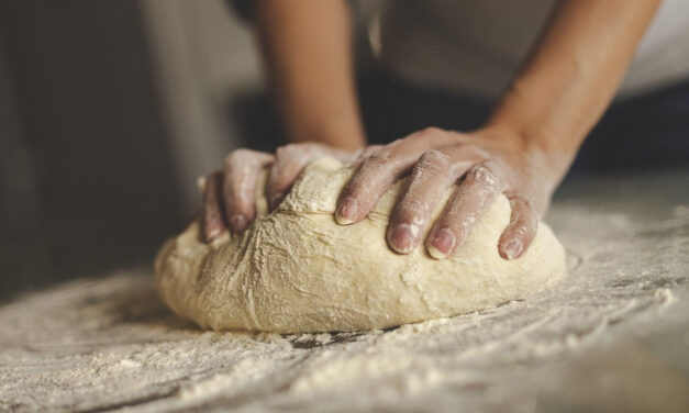 Λάρισα: 49χρονη φουρνάρισσα σκοτώθηκε όταν το φουλάρι της μπλέχτηκε στο ζυμωτήριο