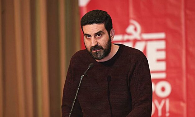 ΚΚΕ – ΕΠΙΣΚΕΨΗ ΜΗΤΣΟΤΑΚΗ ΣΤΗΝ ΚΟΜΟΤΗΝΗ: ΤΡΙΒΟΥΝ ΤΑ ΧΕΡΙΑ ΤΟΥΣ ΟΙ ΕΠΙΧΕΙΡΗΜΑΤΙΚΟΙ ΟΜΙΛΟΙ